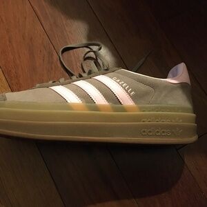 Adidas gazelle size 9.5 brown with pink stripes